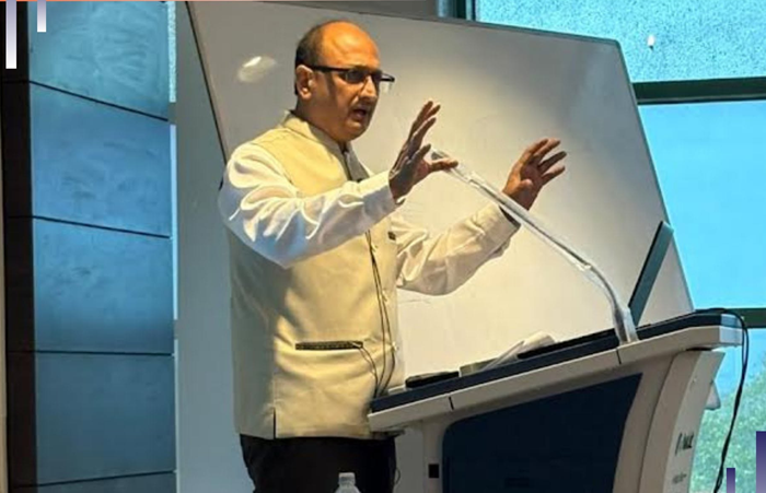 IIM Mumbai hosts SEBI Whole time Member